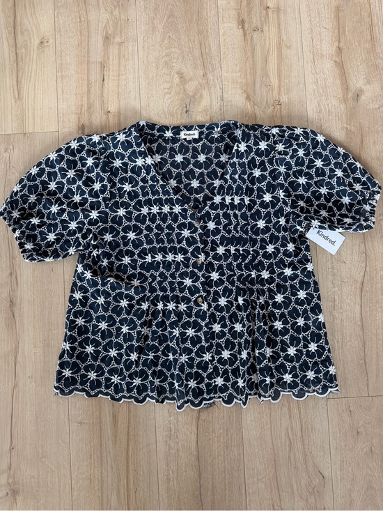 Kindred Tops - Kindred Navy & White Floral Embroidered Puff Sleeve Blouse Top